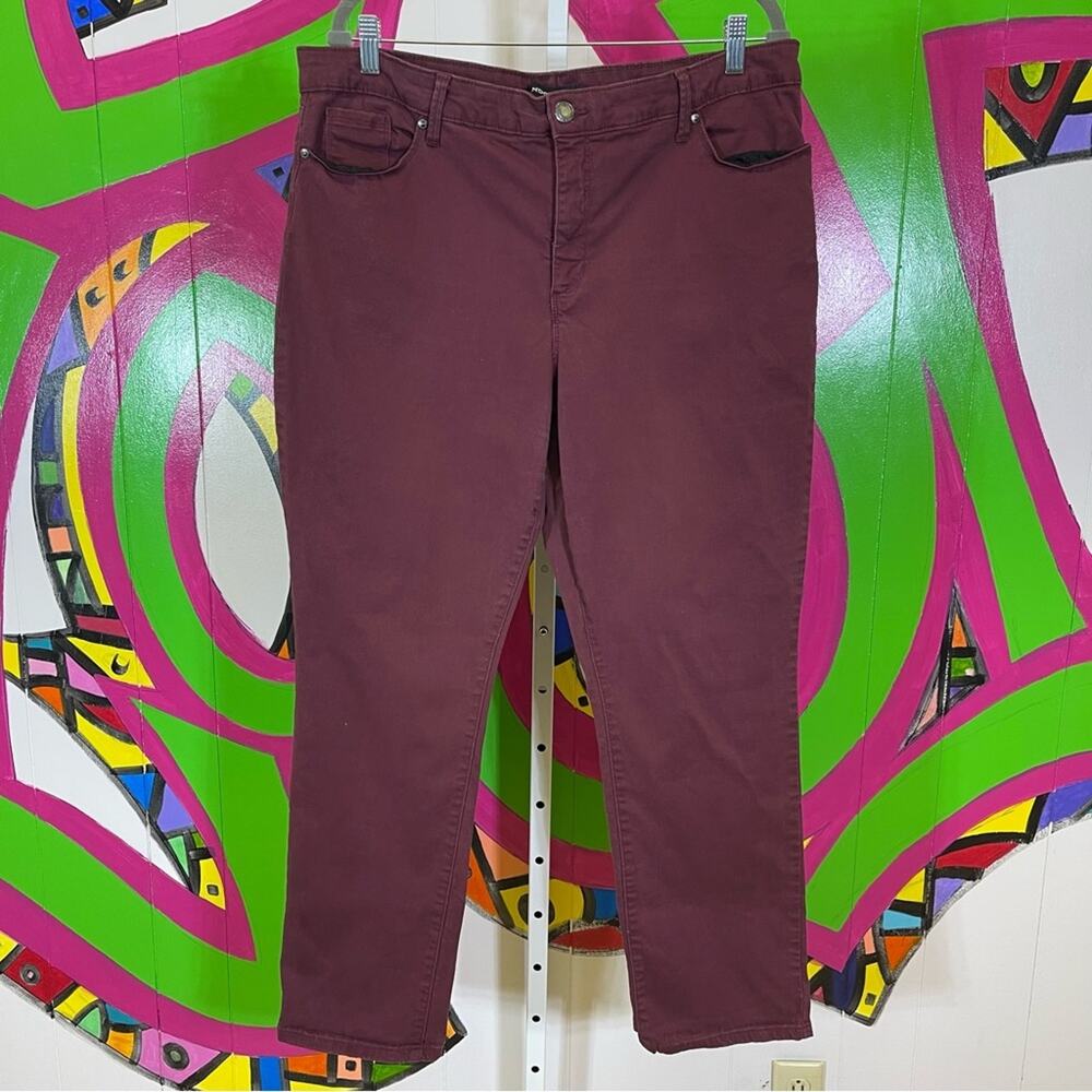 Bandolino, Maroon Amy Cut Jeans. Size 18. In good used condition!